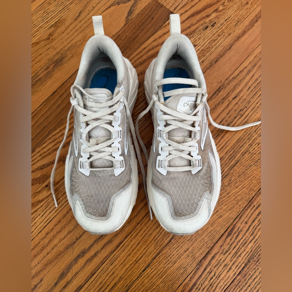 Brooks Cascadia 18 Cream Trail Running Shoes
